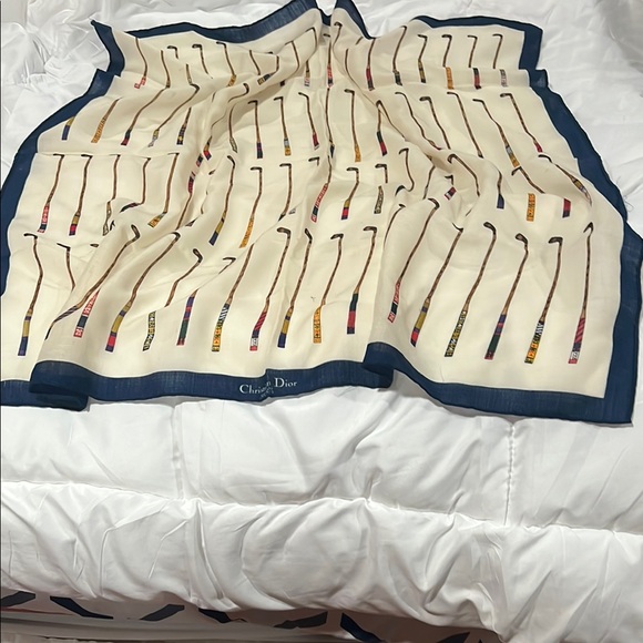 Elegant Cream and Blue Golf Club Scarf - Picture 4 of 4